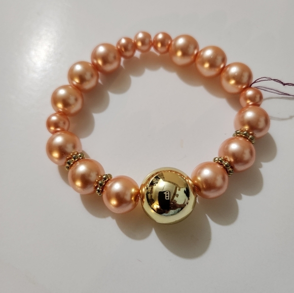 Hand Crafted Pearl Stretch Bracelet Peach and Gold Beaded - Picture 6 of 6